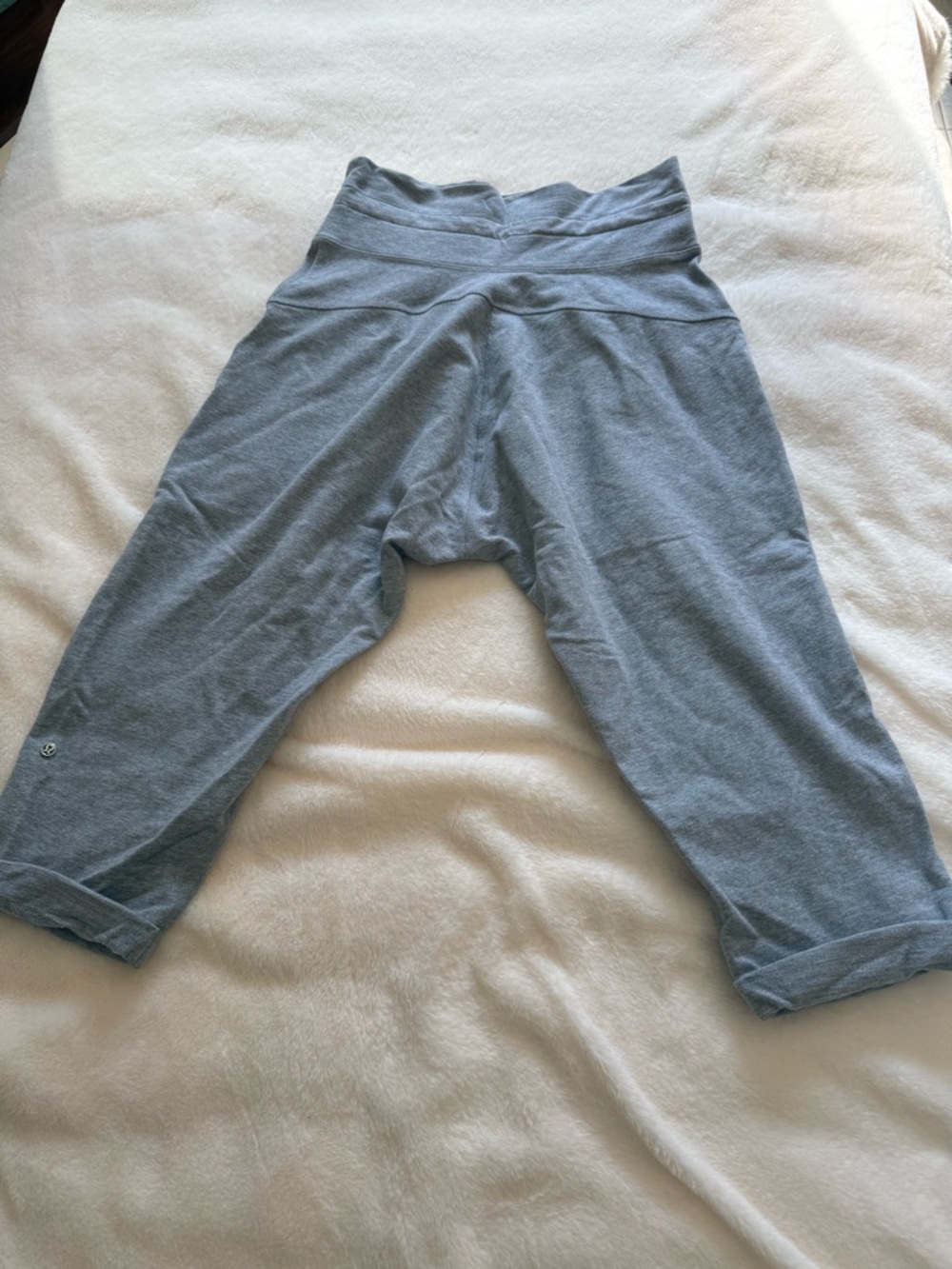 Lululemon Liberty Crop Heathered Fossil Gray Drawstring Jogger Capris - Picture 14 of 16